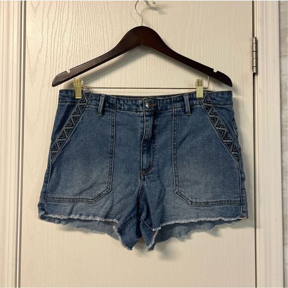 Knox Rose Shorts - Picture 1 of 4